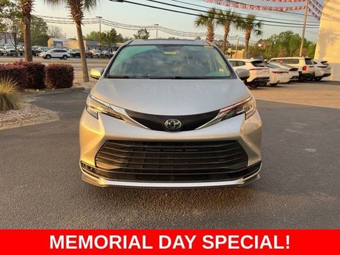 Used 2022 Toyota Sienna LE w/ LE Plus Package FWD image 35