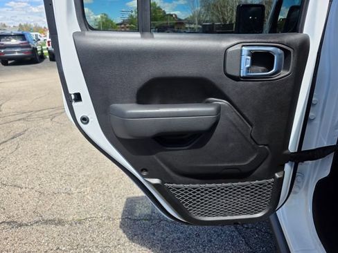 Used 2025 Jeep Gladiator Sport AWD/4WD image 17