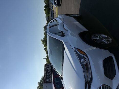 Used 2019 Chevrolet Trax LT AWD/4WD image 3