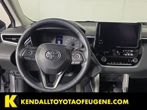 Used 2025 Toyota Corolla Cross LE FWD image 9