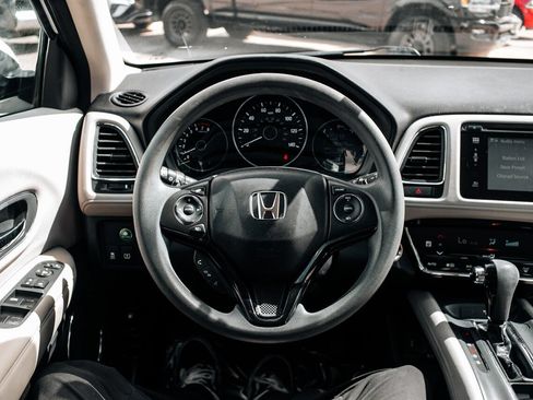 Used 2017 Honda HR-V EX image 24