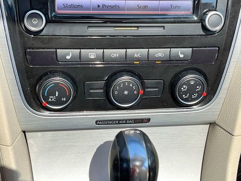 Used 2013 Volkswagen Passat TDI SE FWD image 14