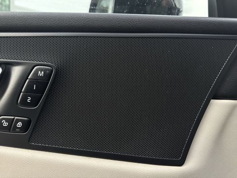 Used 2023 Volvo XC60 B5 Core image 25