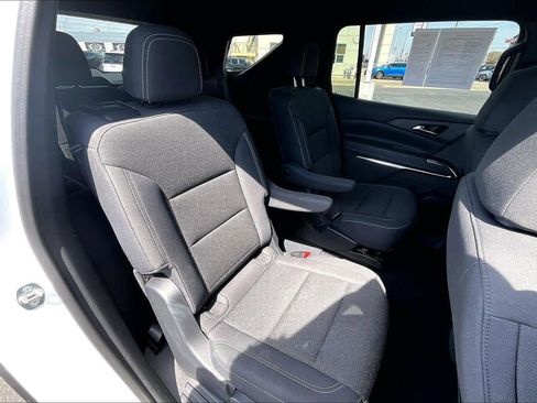Used 2025 Chevrolet Traverse LT image 23