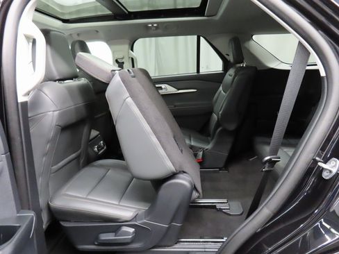 Used 2025 Ford Explorer Active w/ Active Comfort Package image 47