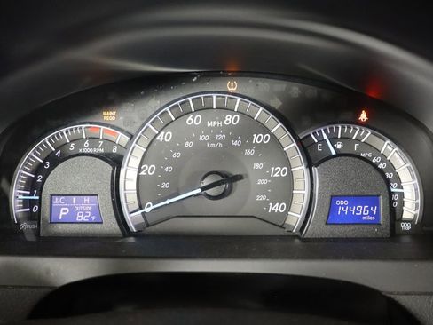 Used 2014 Toyota Camry SE FWD image 11
