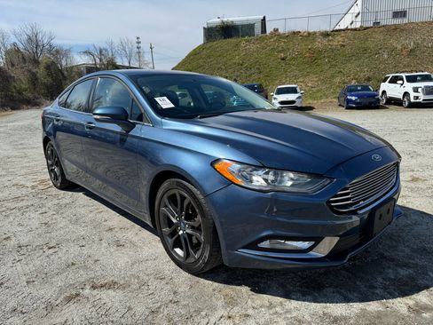 Used 2018 Ford Fusion SE w/ Equipment Group 201A image 3