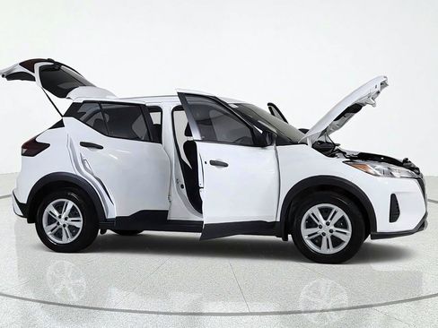 Used 2024 Nissan Kicks S FWD image 15