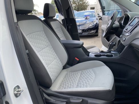 Used 2020 Chevrolet Equinox LS image 21