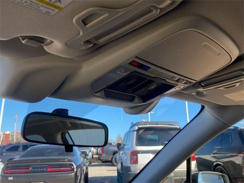 Used 2020 Subaru Forester Premium image 31