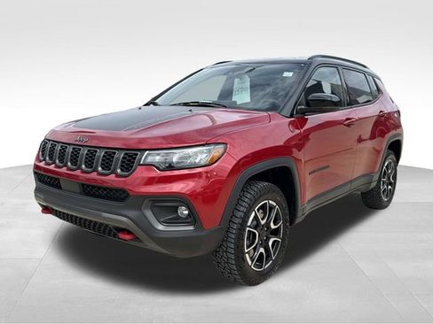 Used 2025 Jeep Compass Trailhawk AWD/4WD image 4