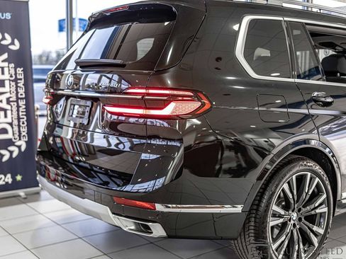 Used 2025 BMW X7 xDrive40i w/ Premium Package image 14