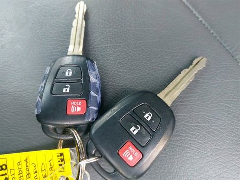 Used 2017 Toyota Tacoma SR5 w/ Tow Package image 33