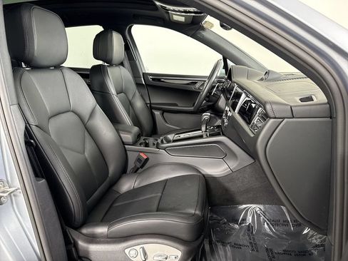 Certified 2026 Porsche Macan AWD/4WD image 24