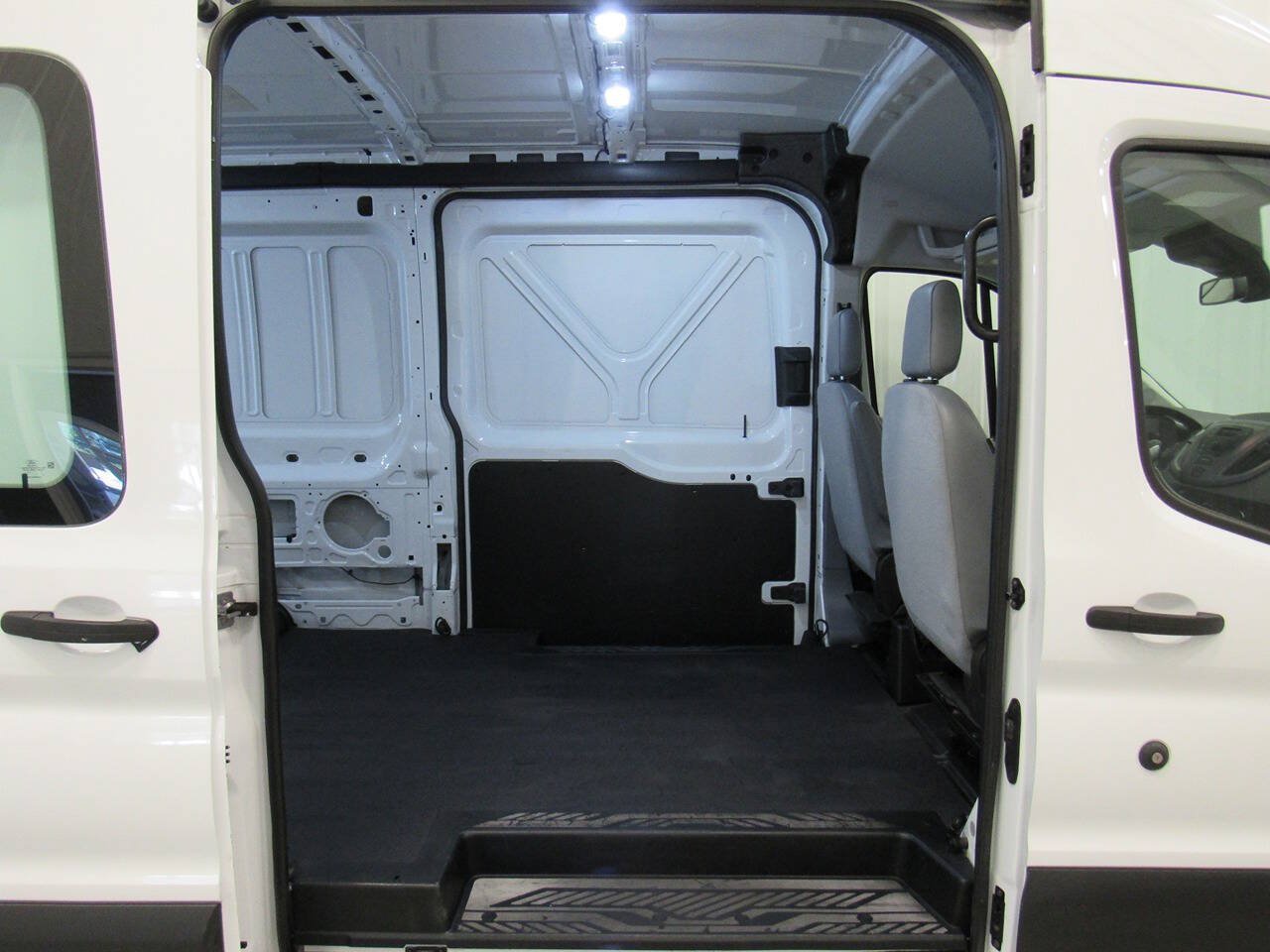 Used 2019 Ford Transit 350 148 Medium Roof RWD image 21