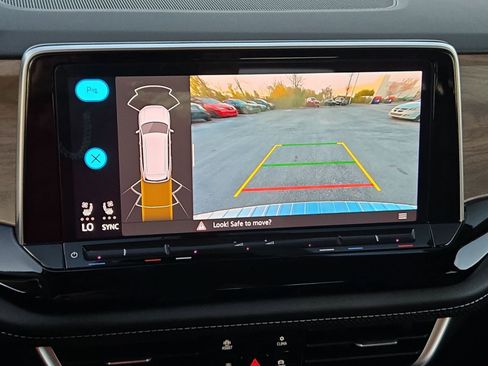 Used 2024 Volkswagen Atlas SE image 17