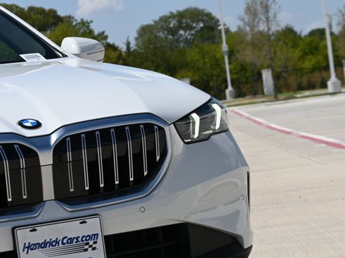 Certified 2024 BMW 530i w/ Premium Package RWD image 10