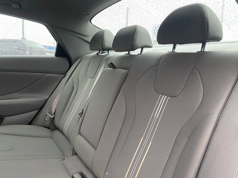 Used 2025 Hyundai Elantra SEL image 15