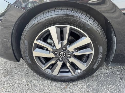 Used 2020 Nissan Versa SV FWD image 23