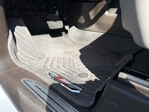 Used 2022 Chevrolet Silverado 1500 LTZ image 17