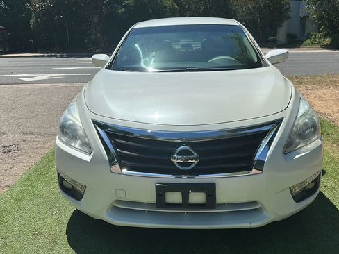 Used 2015 Nissan Altima 2.5 SV FWD image 2