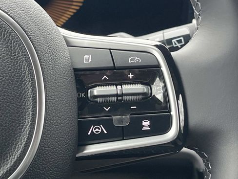New 2026 Kia Carnival EX FWD image 25