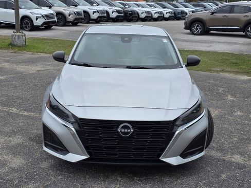 Used 2024 Nissan Altima 2.5 SV image 3