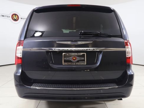 Used 2013 Chrysler Town & Country Touring FWD image 43