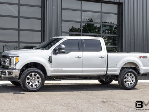 Used 2017 Ford F250 XLT w/ XLT Premium Package AWD/4WD image 3