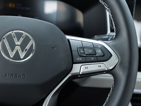 New 2026 Volkswagen Taos SE FWD image 59