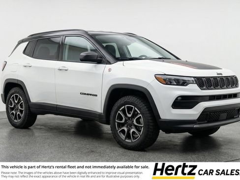 Used 2025 Jeep Compass Trailhawk image 1
