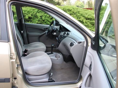 Used 2001 Ford Focus LX FWD image 13
