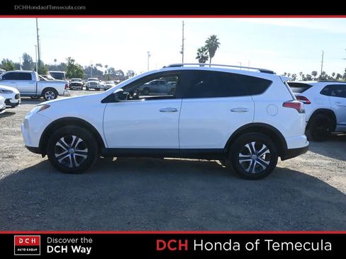 Used 2016 Toyota RAV4 LE w/ Preferred Accessory Package FWD image 4