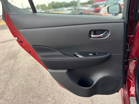 Used 2018 Nissan Leaf SV w/ SV Technology Package FWD image 21