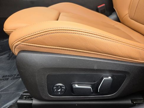 Certified 2024 BMW 330i xDrive Sedan w/ Premium Package AWD/4WD image 27