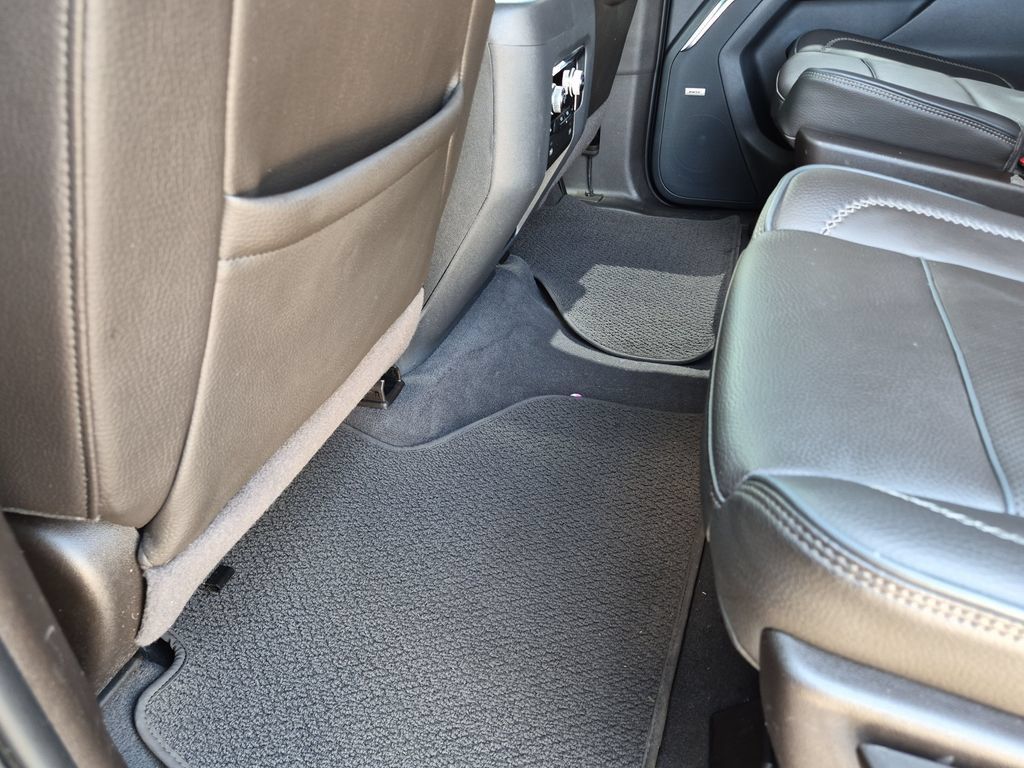 Used 2022 GMC Yukon XL Denali RWD image 37