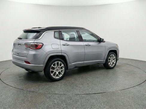 Used 2025 Jeep Compass Limited AWD/4WD image 9