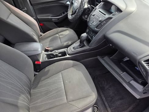 Used 2015 Ford Focus SE FWD image 38