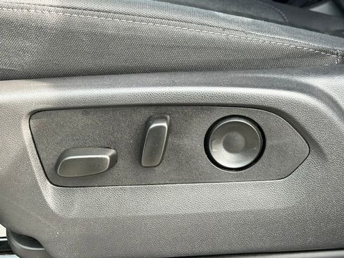 Used 2025 Chevrolet Silverado 2500 LT w/ Convenience Package image 12