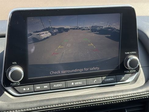 Used 2023 Nissan Rogue S image 12