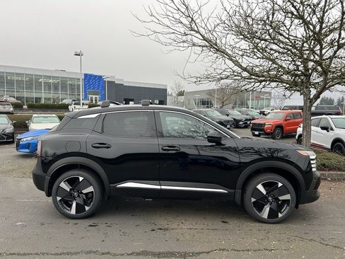 New 2025 Nissan Kicks SR w/ Illumination Package image 4