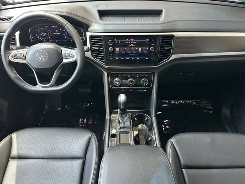 Used 2023 Volkswagen Atlas SE w/ Panoramic Sunroof Package FWD image 13
