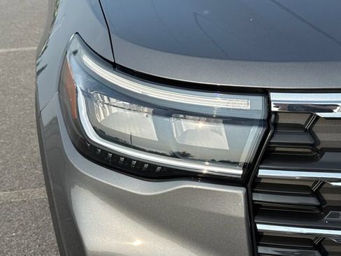 Used 2025 Ford Explorer Active w/ Active Comfort Package AWD/4WD image 12