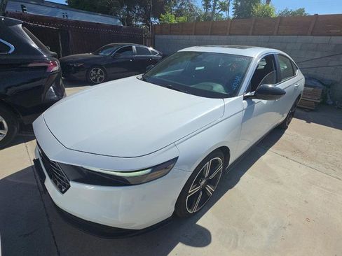 Used 2025 Honda Accord Sport image 2