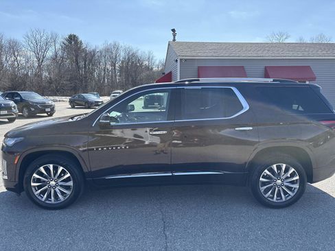 Used 2023 Chevrolet Traverse Premier image 2