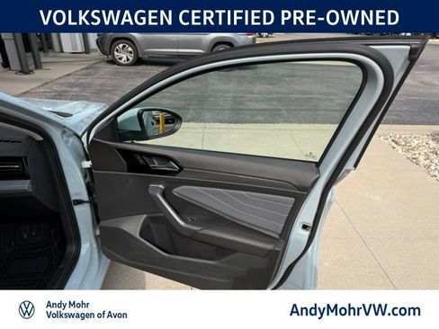 Used 2025 Volkswagen Jetta SEL FWD image 17