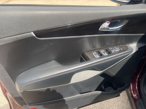 Used 2019 Kia Sorento LX image 7