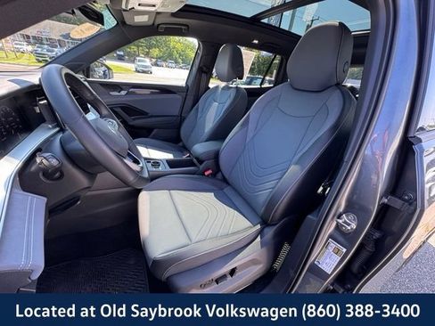 Certified 2025 Volkswagen Tiguan SE R-Line AWD/4WD image 33