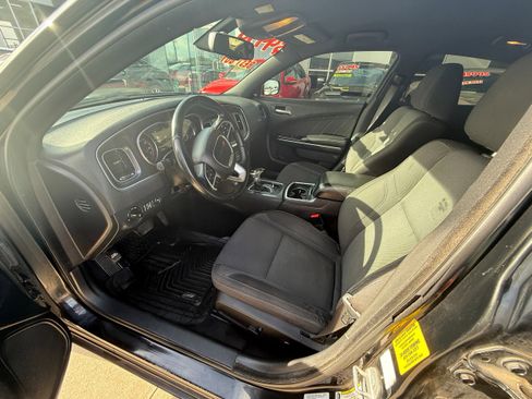 Used 2015 Dodge Charger SXT RWD image 9