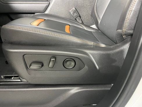 Used 2025 GMC Sierra 2500 AT4 image 23